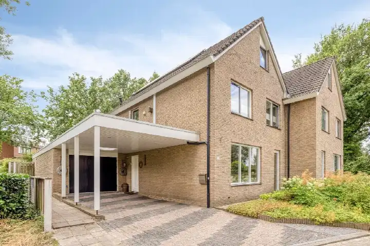 Twee-onder-één-kap te koop: bereklauw 85, De Essen Oldenzaal