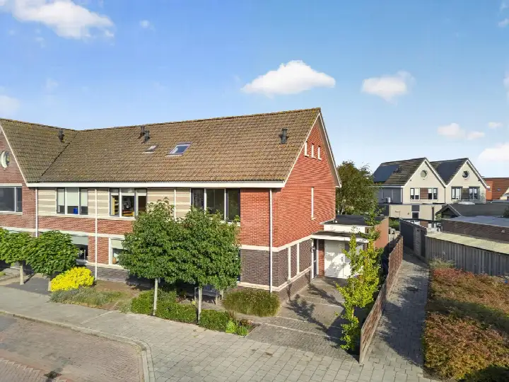 Hoekwoning te koop: Beresteyn 74, Goedereede woonkern Goedereede