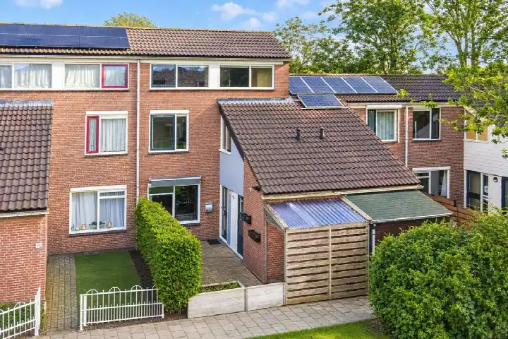 Tussenwoning te koop: Bergkristal 72, Edelstenenwijk Heerhugowaard