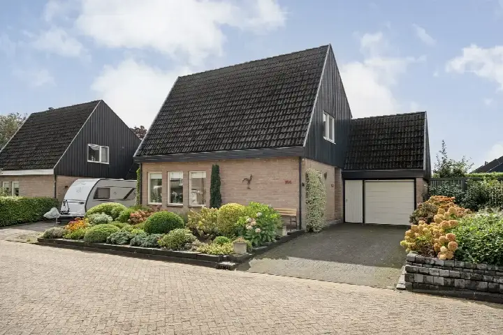 Vrijstaande woning te koop: Bergsteinlaan 104, Tuk Tuk