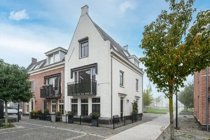 Terraced house for sale: Bergweg 13, Middelharnis westplaat Middelharnis