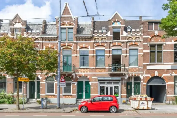 Apartment for sale: Bergweg 295B, Liskwartier Rotterdam