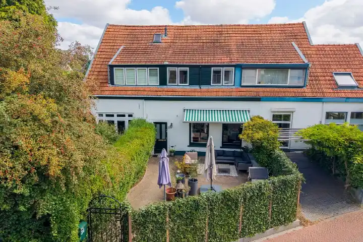 Tussenwoning te koop: Bergweg 34, Velp-Noord boven spoorlijn Velp (Ge)