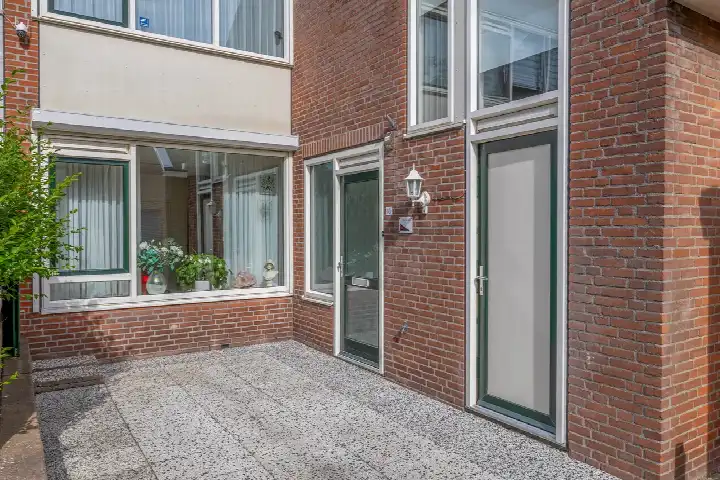 Hoekwoning te koop: Berkehof 10, Dirksland centrum Dirksland
