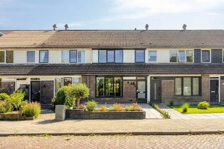 Tussenwoning te koop: Berkhoutlaan 6, Emmeloord-de Zuidert Emmeloord