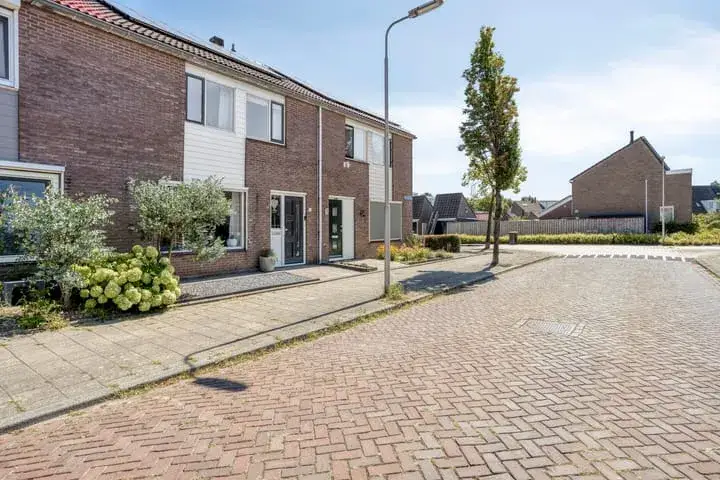 Tussenwoning te koop: Berkhoutlaan 79, Emmeloord-de Zuidert Emmeloord