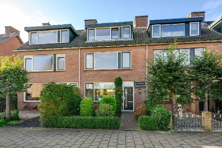 Terraced house for sale: Berlagestraat 43, Lekkerkerk-Oost Lekkerkerk