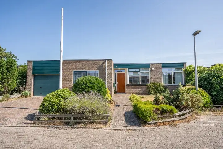 Tussenwoning te koop: Bernhardlaan 98, Den Burg Den Burg