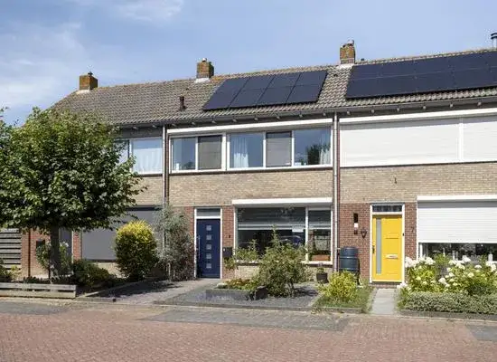 Terraced house for sale: Bernhardplein 8, Zetten NoordWest Zetten