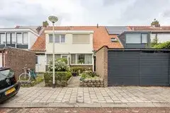 Tussenwoning te koop: Bernhardstraat 11, Rhoon-Centrum Rhoon