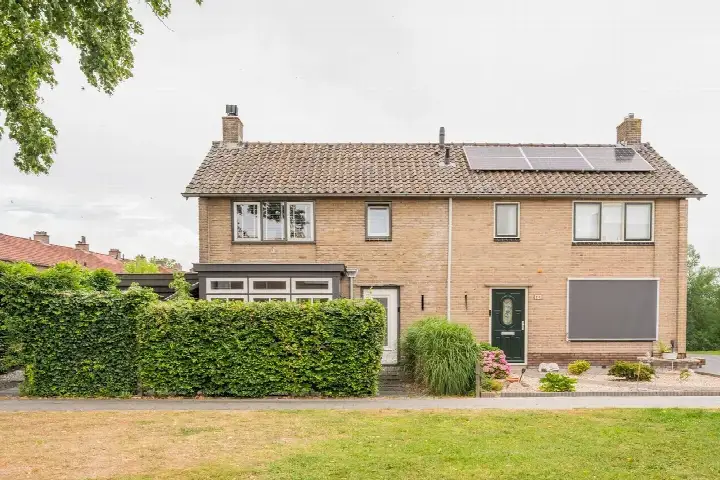 Twee-onder-één-kap te koop: Bernhardstraat 22, Zilverschoon/Oranjebuurt Nijkerk
