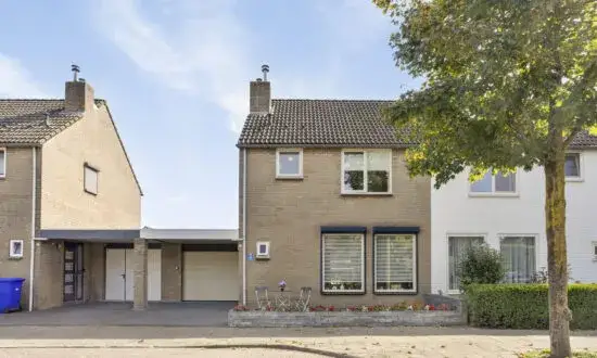 Terraced house for sale: Bernhardstraat 77, Kern Westdorpe Westdorpe