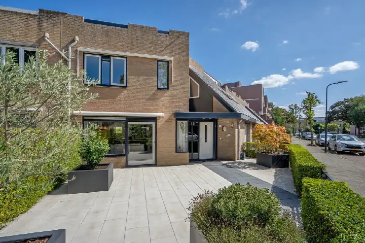 Tussenwoning te koop: Bertha von Suttnerstraat 17, Stervoorde Rijswijk (Zh)