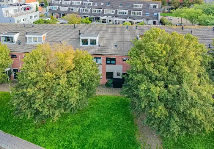 Tussenwoning te koop: Betsy Perkstraat 17, Weidbuurt Velserbroek