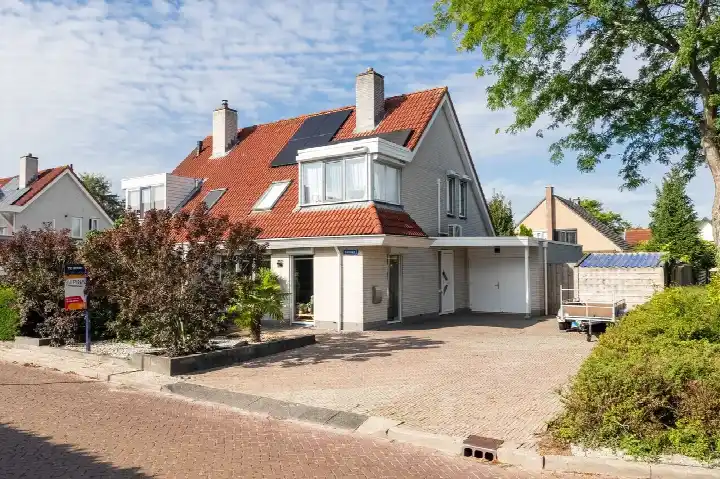 Twee-onder-één-kap te koop: Betuwe 19, Emmeloord-de Erven Emmeloord