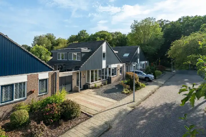 Tussenwoning te koop: Beugelhoek 23, Helmerhoek-Noord Enschede
