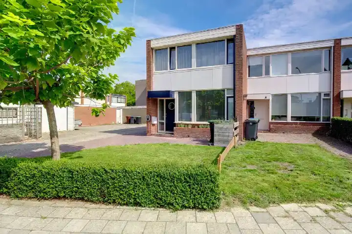 Corner house for sale: Beukemastraat 1, Westerpark Hoogezand