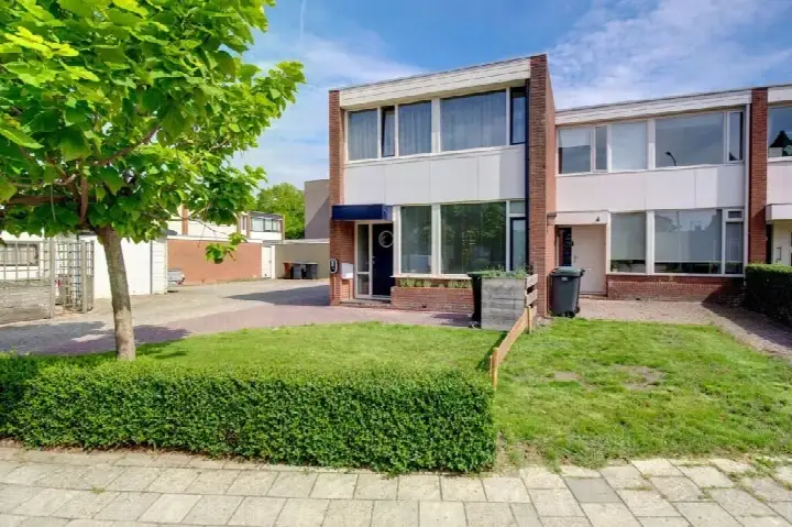 Corner house for sale: Beukemastraat 1, Westerpark Hoogezand