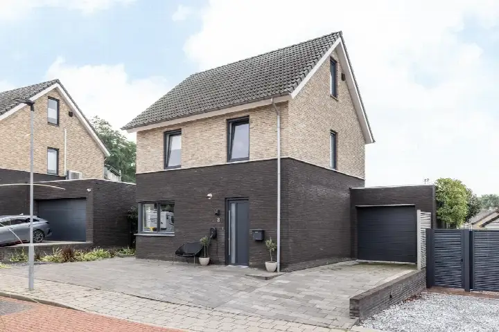 Vrijstaande woning te koop: Beukenhof 8, Vaesrade Nuth