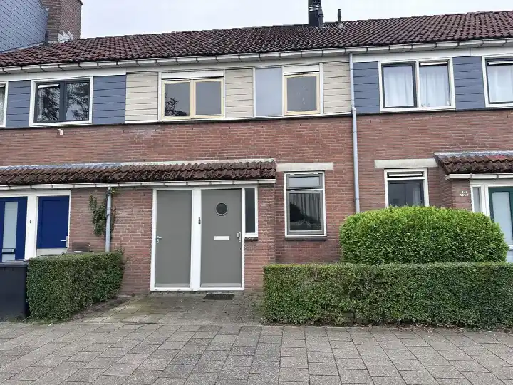 Terraced house for sale: Beverwaardseweg 64, Beverwaard Rotterdam
