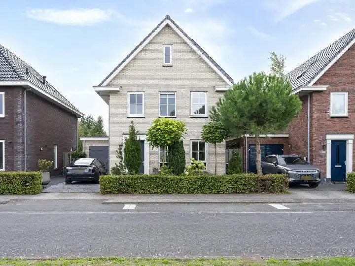 Vrijstaande woning te koop: Bezaan 33, Noorderplassen W.-West Almere