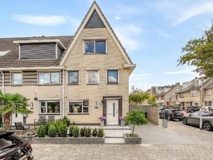Corner house for sale: Bezeel 40, De Eilanden Rhoon