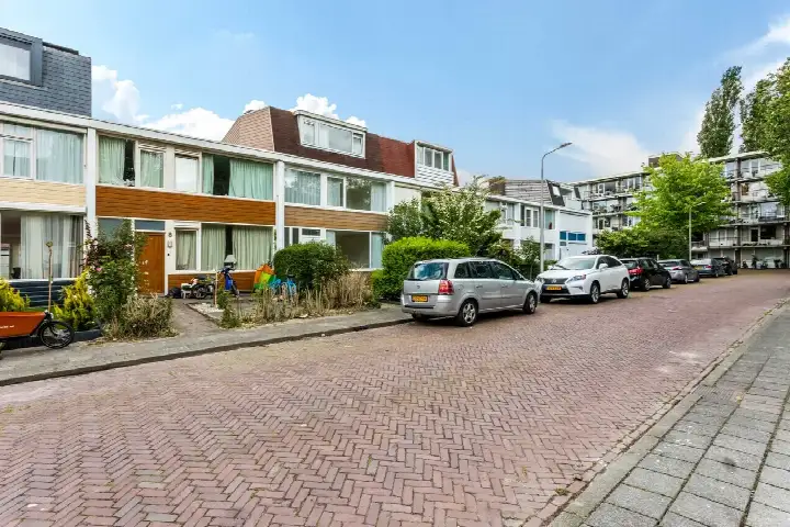 Tussenwoning te huur: Biesbosch 10, Vredeveldbuurt Amstelveen