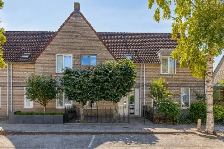 Tussenwoning te koop: Bieslook 9, omg Pannenschuur Centrum Oisterwijk
