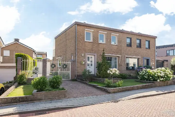 Semi-detached for sale: Biesstraat 6, Oeloven Brunssum