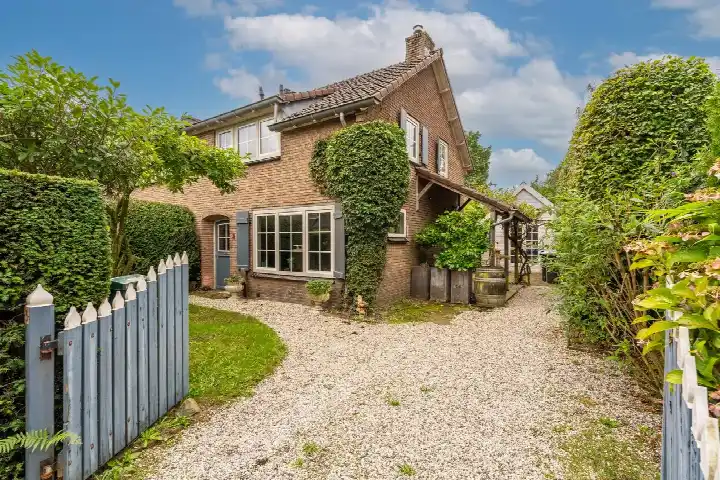 Twee-onder-één-kap te koop: Bij de Berg 3, Blaricum-Dorp Blaricum