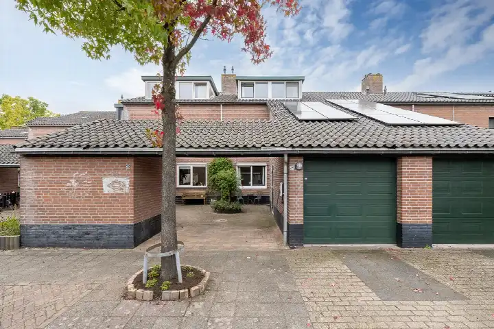Terraced house for sale: Bijenmeent 25, Hilversumse Meent Hilversum