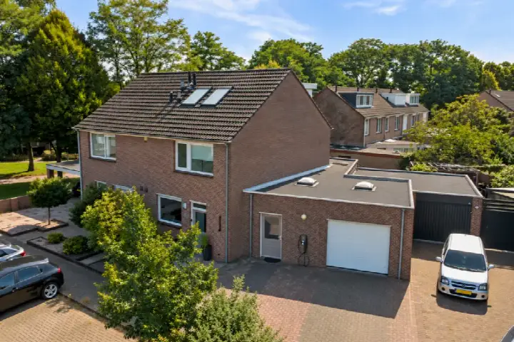 Twee-onder-één-kap te koop: Bijsteren 34, Lokeren 'S-Hertogenbosch