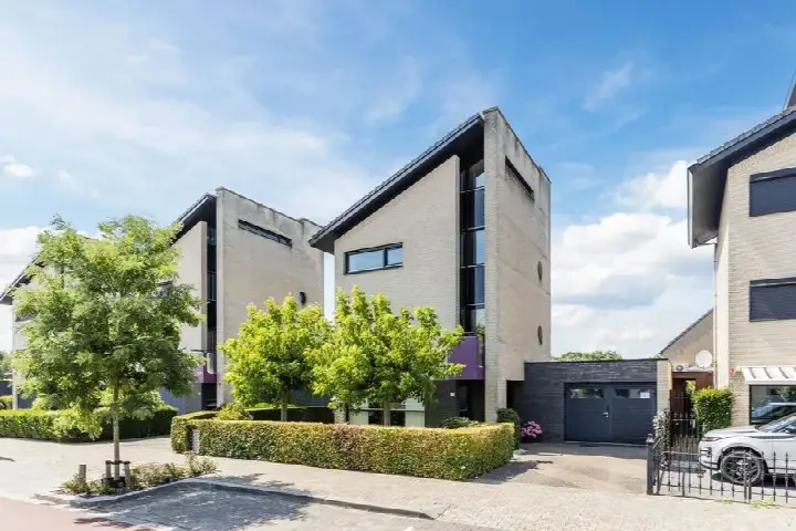 Twee-onder-één-kap te koop: Bijsterveldenlaan 179, Leeuwerik Zuid Tilburg