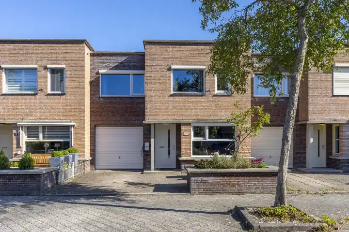 Tussenwoning te koop: Bikkerspolder 3, Veldhuizen De Meern