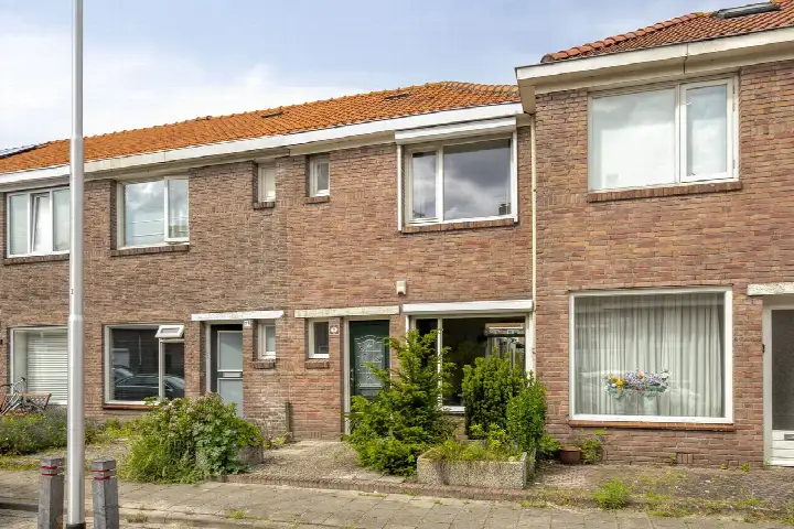 Terraced house for sale: Bilderdijkstraat 21, Schrijversbuurt Tilburg