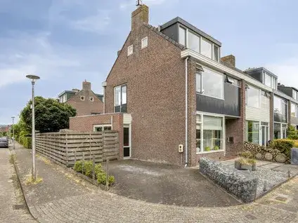 Corner house for sale: Bilderdijkstraat 24, Dichtersbuurt Capelle Aan Den Ijssel