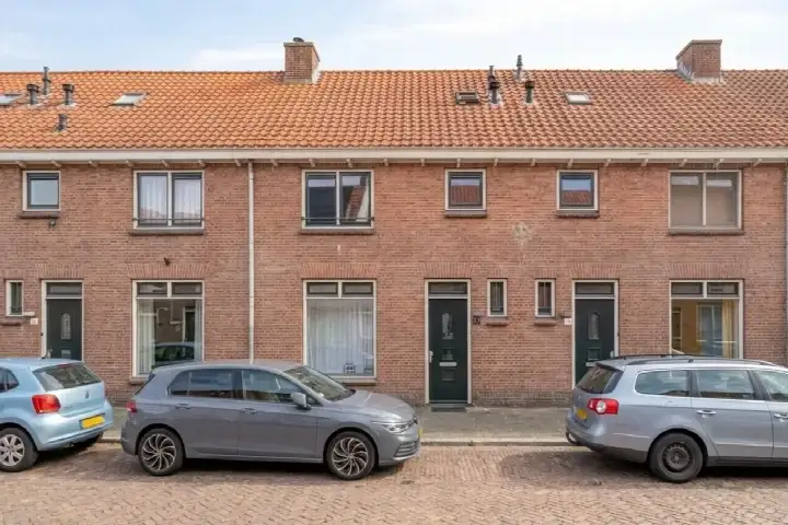 Terraced house for sale: Billitonstraat 25, Indische Buurt-Zuid Delft