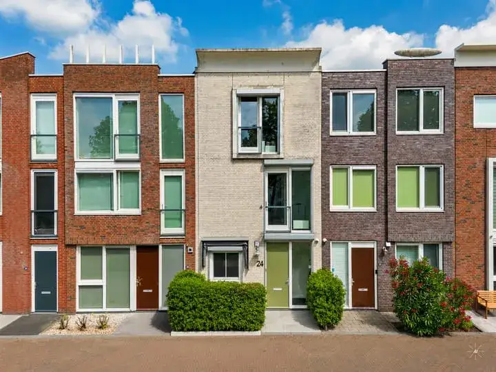 Tussenwoning te koop: Binnenhoek 24, Latenstein Tiel