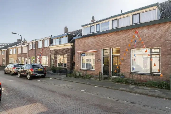 Semi-detached for sale: Binnenweg 26, Santwijck Tiel