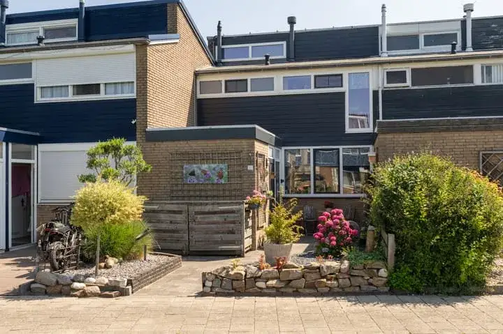 Tussenwoning te koop: Biscayestraat 21, Emmeloord-Espelervaart-Bergenbuurt Emmeloord