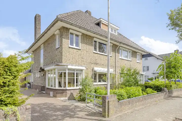 Twee-onder-één-kap te koop: Bisschop Boermansstraat 57, Roerzicht Roermond