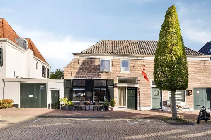 Twee-onder-één-kap te koop: Bisschopstraat 21, Vollenhove Vollenhove