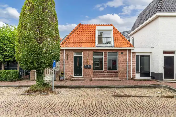 Apartment for sale: Bisschopstraat 71, Vollenhove Vollenhove