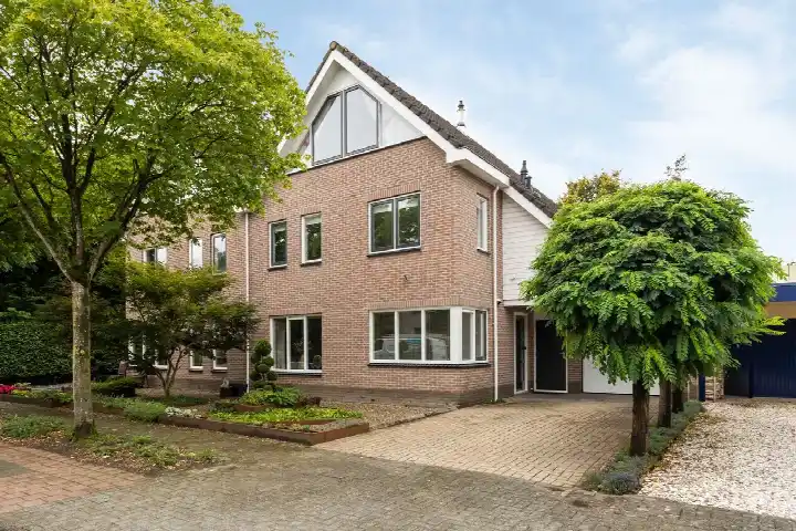 Tussenwoning te koop: Bitterland 13, Corlaer Nijkerk