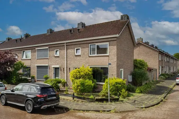 Corner house for sale: Bizetlaan 11, Componistenkwartier Apeldoorn