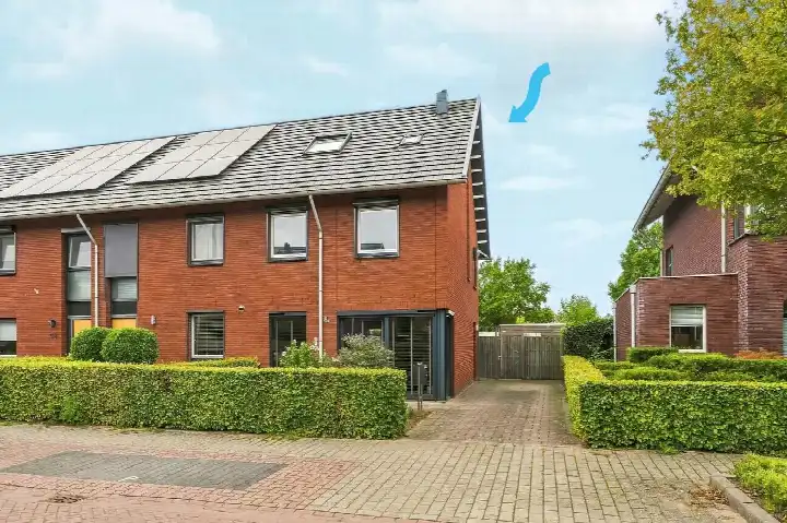 Corner house for sale: Black Alicante 104, 't Kempke-Bloemstraat Huissen