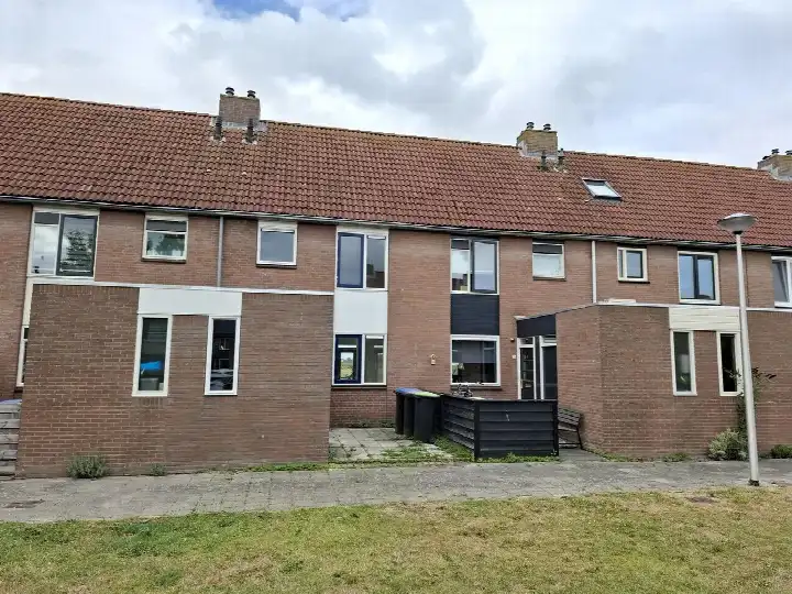Terraced house for sale: Blauwgras 33, Vriesland Spijkenisse