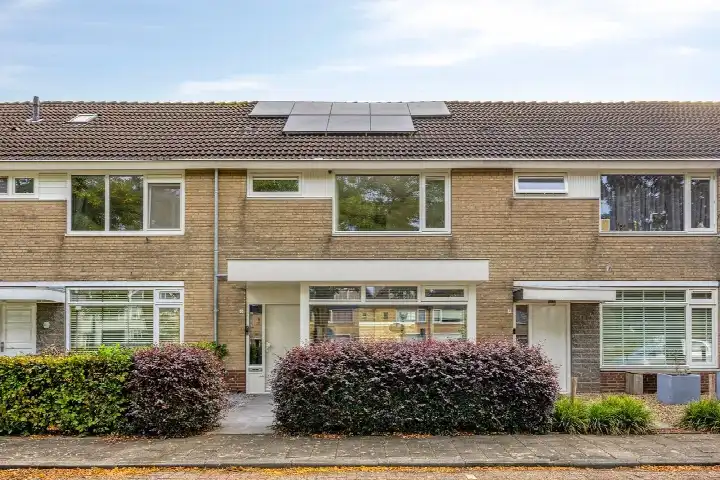 Terraced house for sale: Bloemaertstraat 6, West 2 Dongen