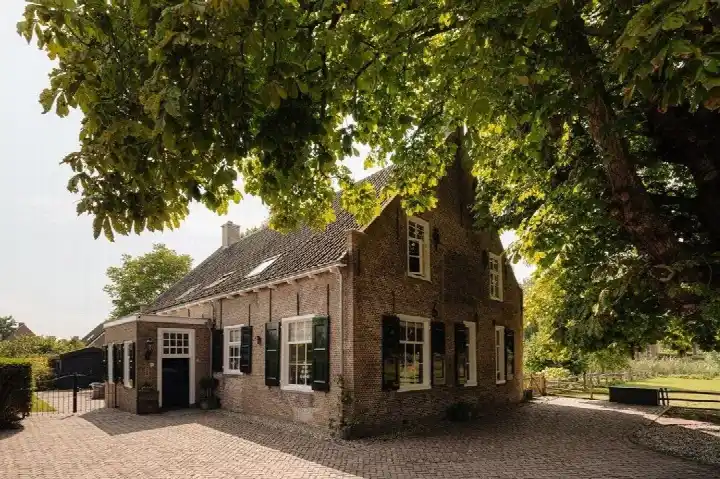 Detached house for sale: Bloemendaalse Zeedijk 2, Zevenbergschen Hoek Zevenbergschen Hoek
