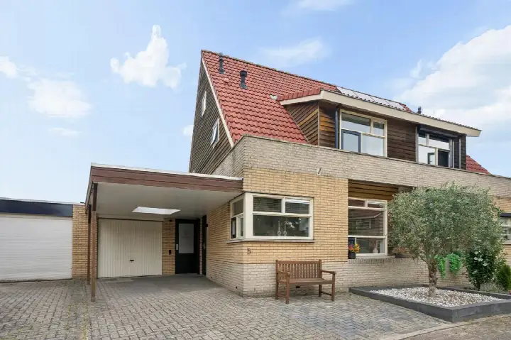 Appartement te koop: Bloemenhof 5, Bloemenbuurt Oosterhout